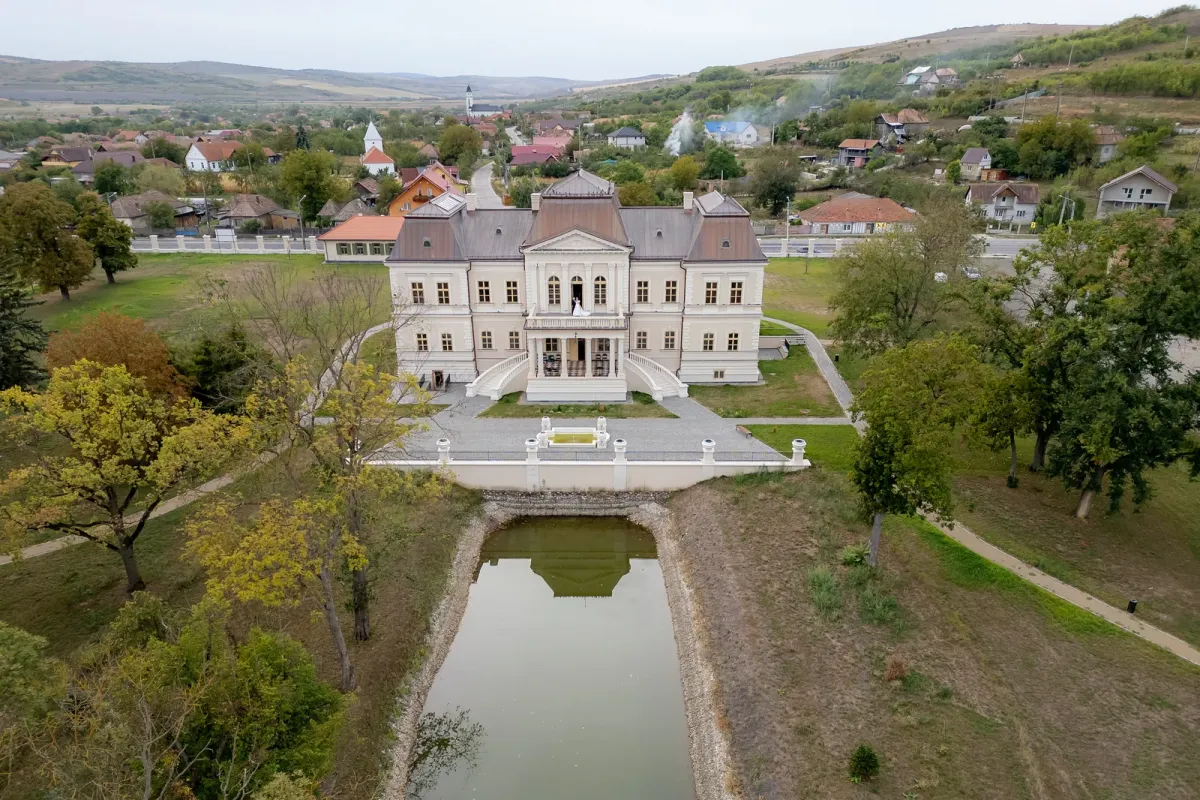 Conacul Bánffy din Răscruci văzut din dronă, locație pentru cerere în căsătorie lângă Cluj-Napoca