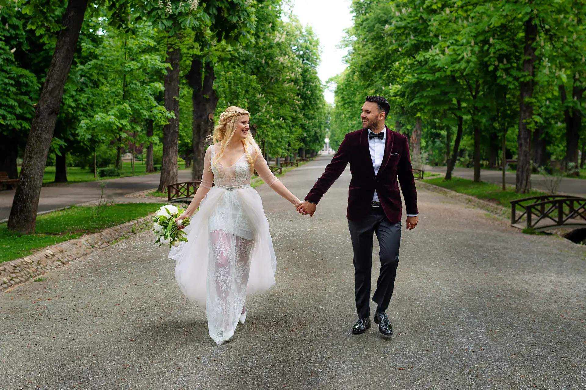 Detaliu rochie și voal de mireasă, lumină naturală — pregătiri la Wonderland Cluj Grande Vista
