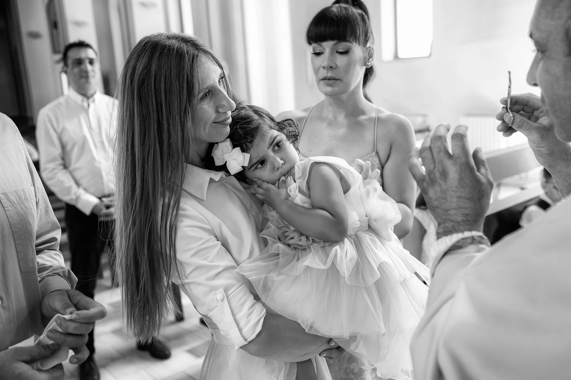 Botezul Mariei Elisabeta — botez maria elisabeta wonderland cluj bw nasa tine maria elisabeta umar — fotograf botez