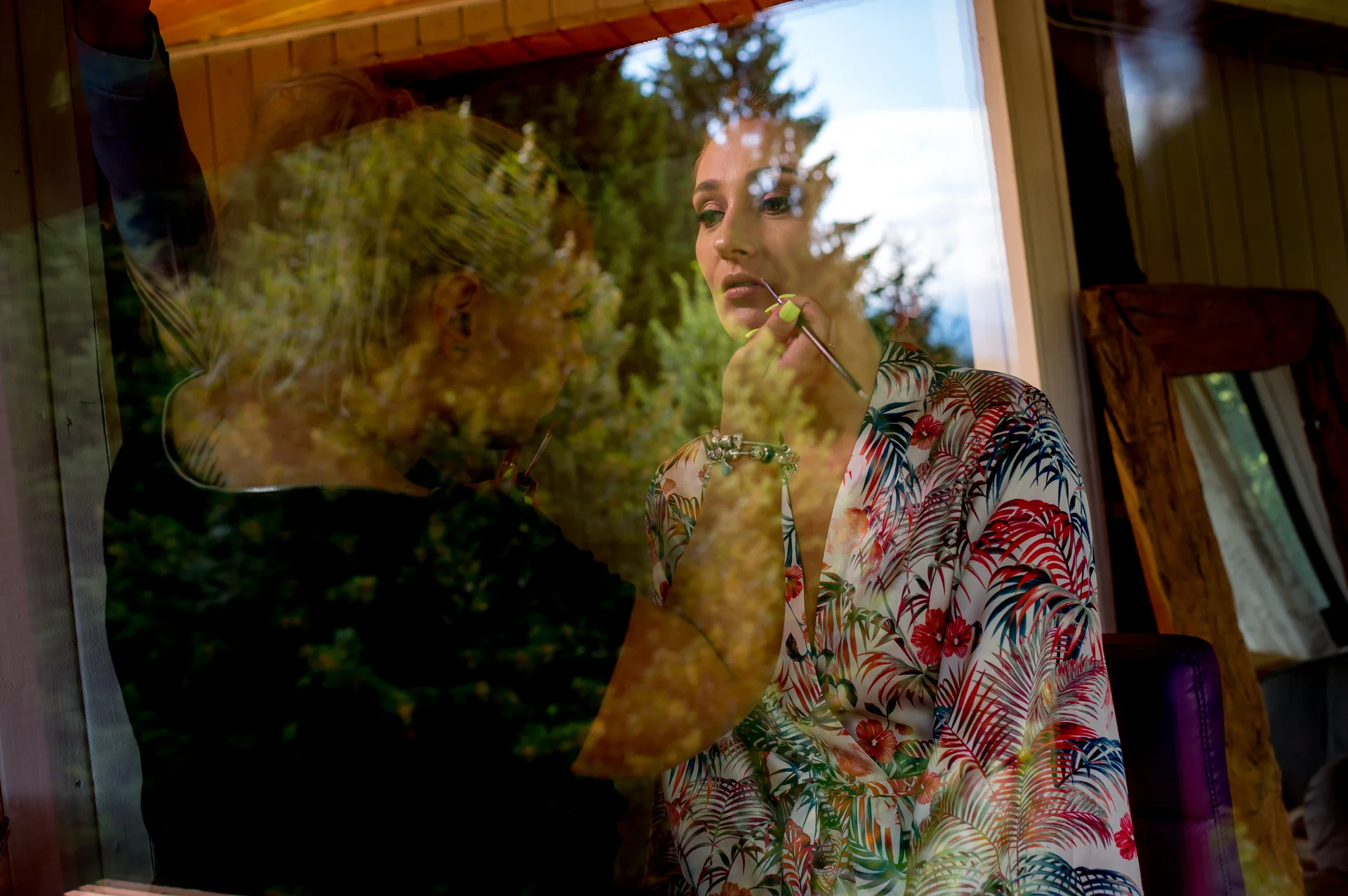 Raluca & Arnau — nunta Hadar Inima Pădurii Buzău miri imbratisare brazi chalet natura romantica — fotograf nuntă