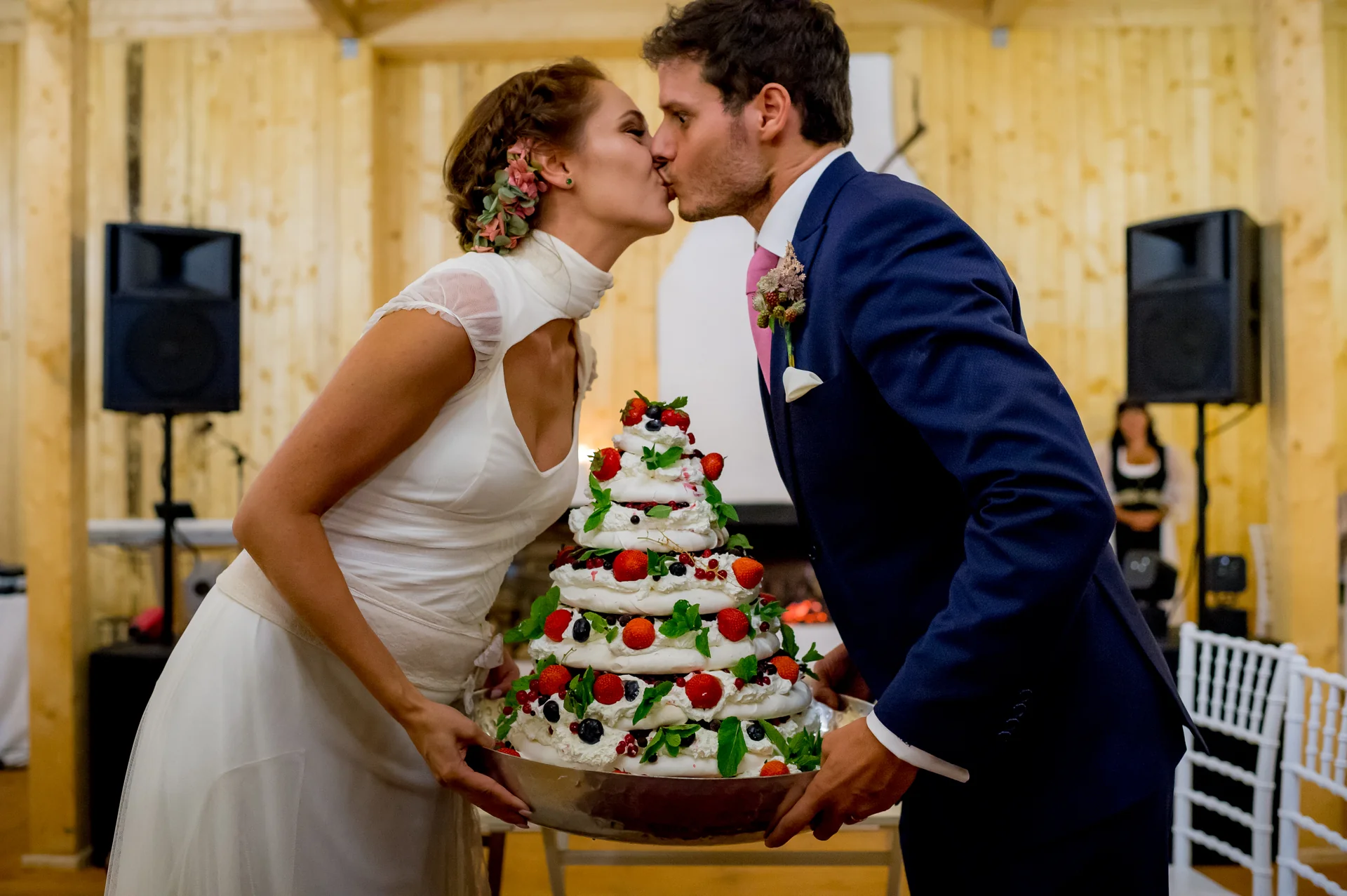 Raluca & Arnau — nunta Hadar Inima Pădurii Buzău invitati imbratisare bucurie candid atmosfera — fotograf nuntă
