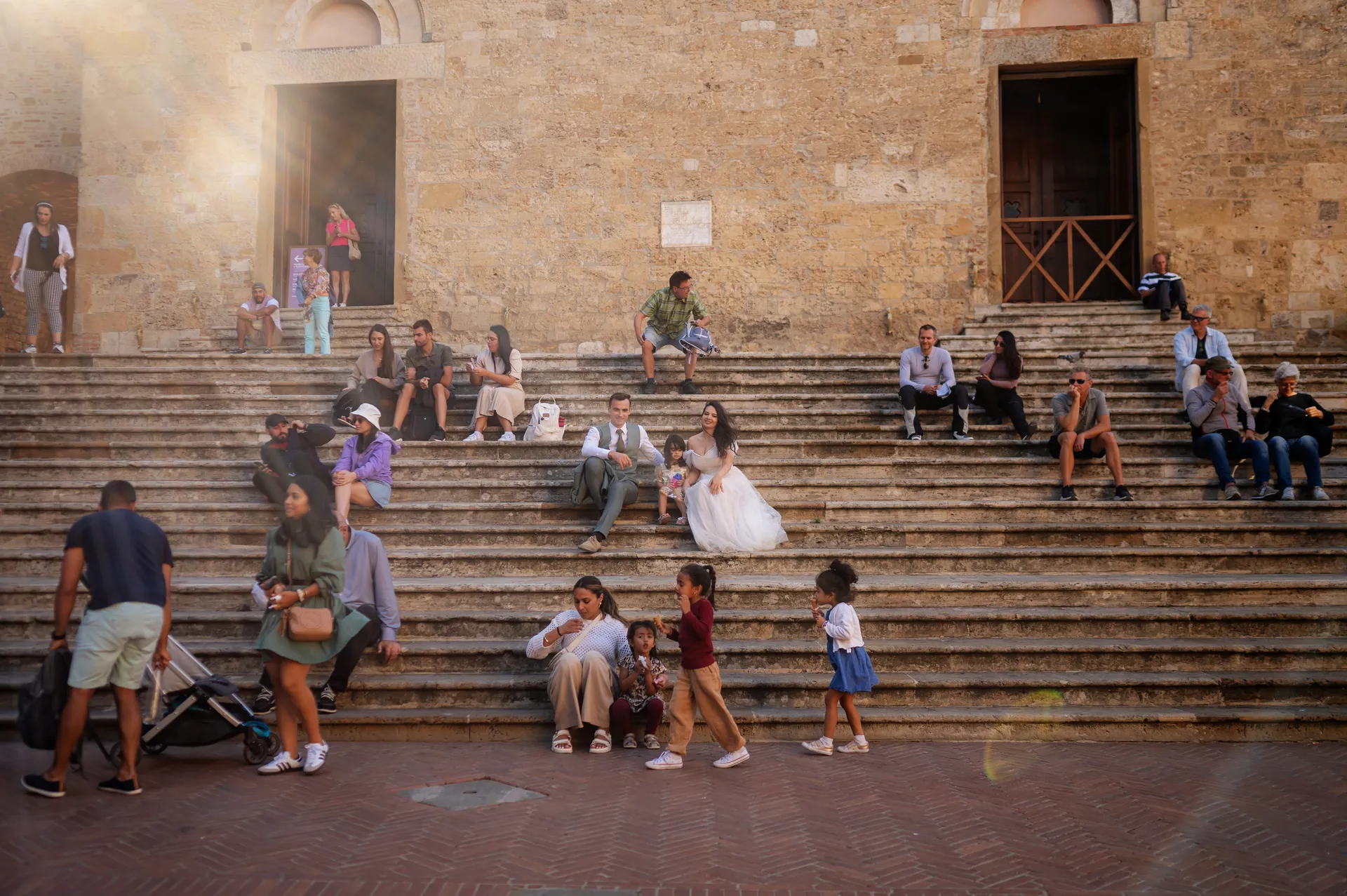 Roxana & Ionuț — nunta toscana italia roxana ionut cuplu scari catedrala candid — fotograf nuntă