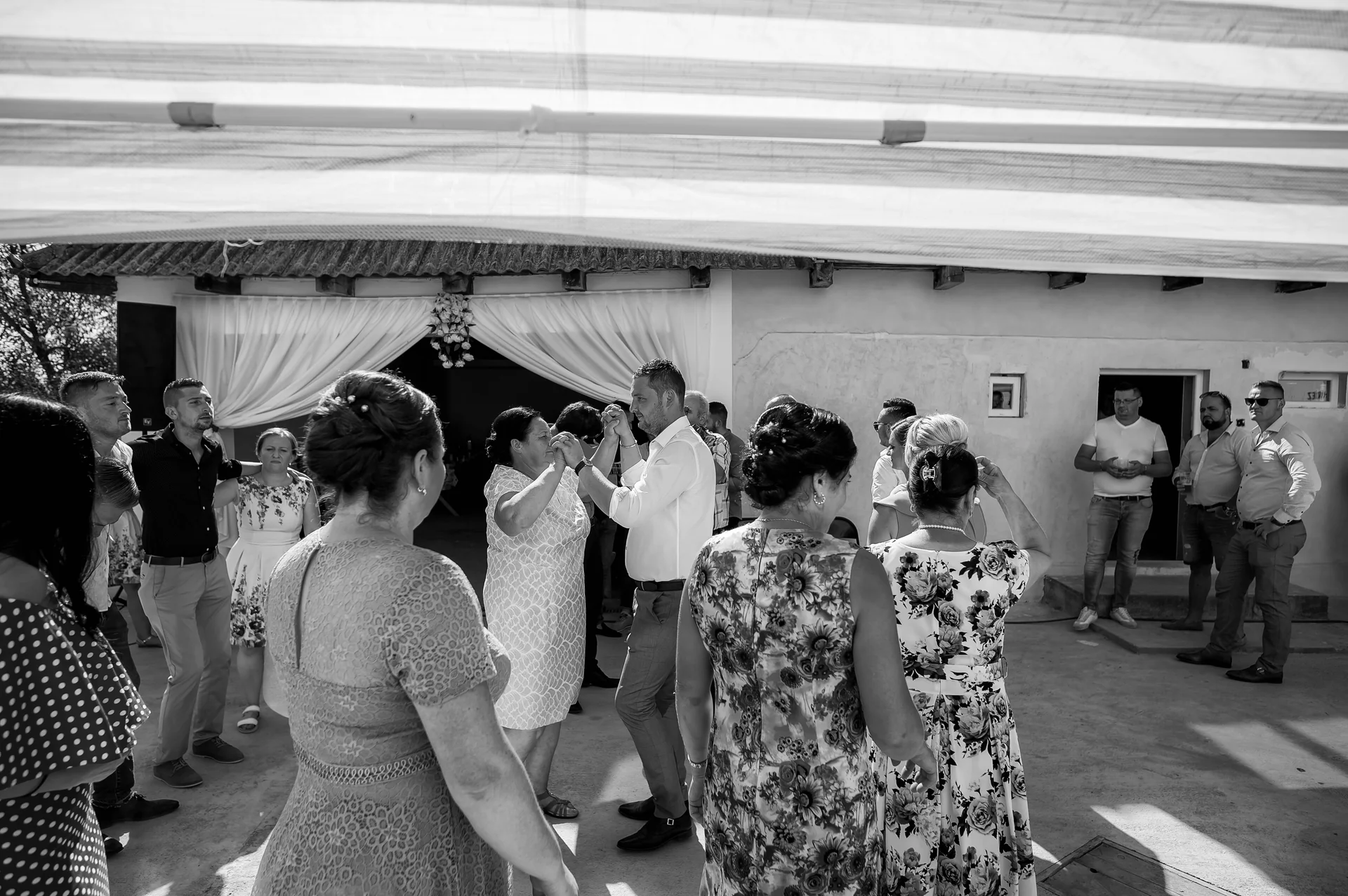 Vicky & Dimitri — nunta tarsolt negresti oas tradițional biserica ceremonie traditionala oas candid — fotograf nuntă